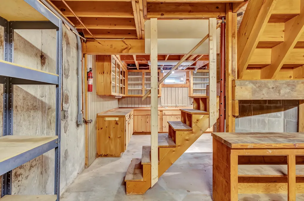 25 Oyster Creek Lane Nobleboro ME 04555