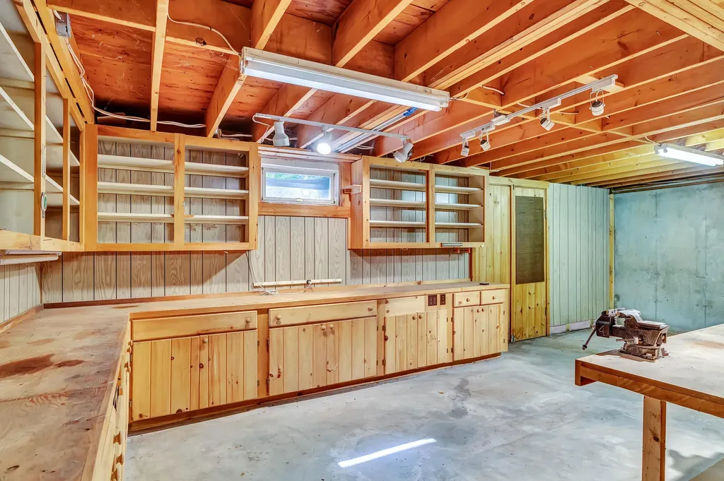 25 Oyster Creek Lane Nobleboro ME 04555