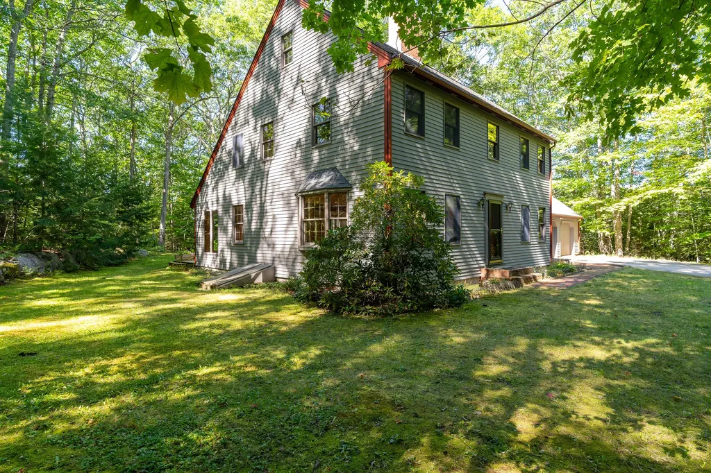 25 Oyster Creek Lane Nobleboro ME 04555