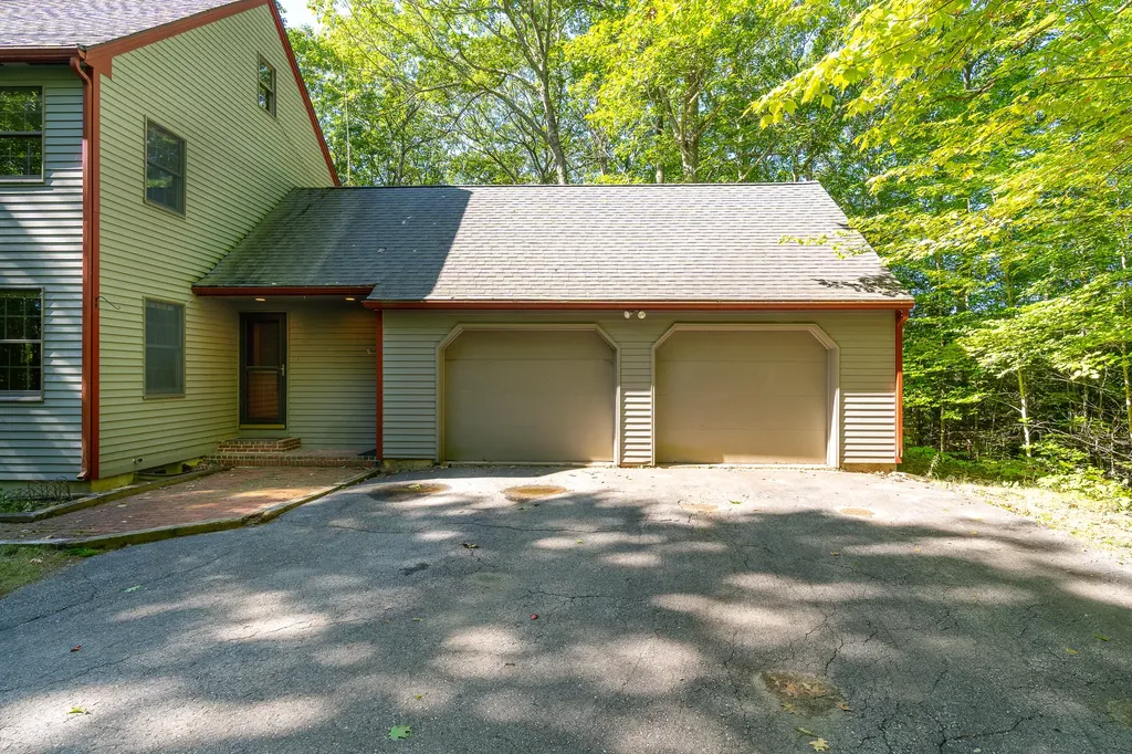 25 Oyster Creek Lane Nobleboro ME 04555