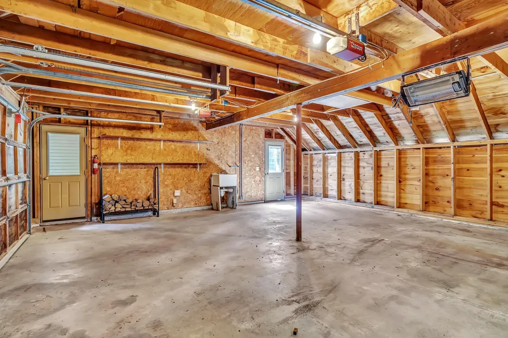25 Oyster Creek Lane Nobleboro ME 04555