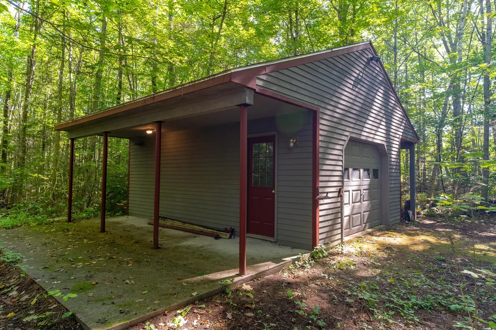 25 Oyster Creek Lane Nobleboro ME 04555