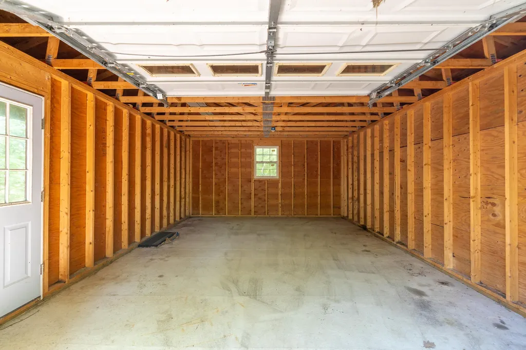 25 Oyster Creek Lane Nobleboro ME 04555