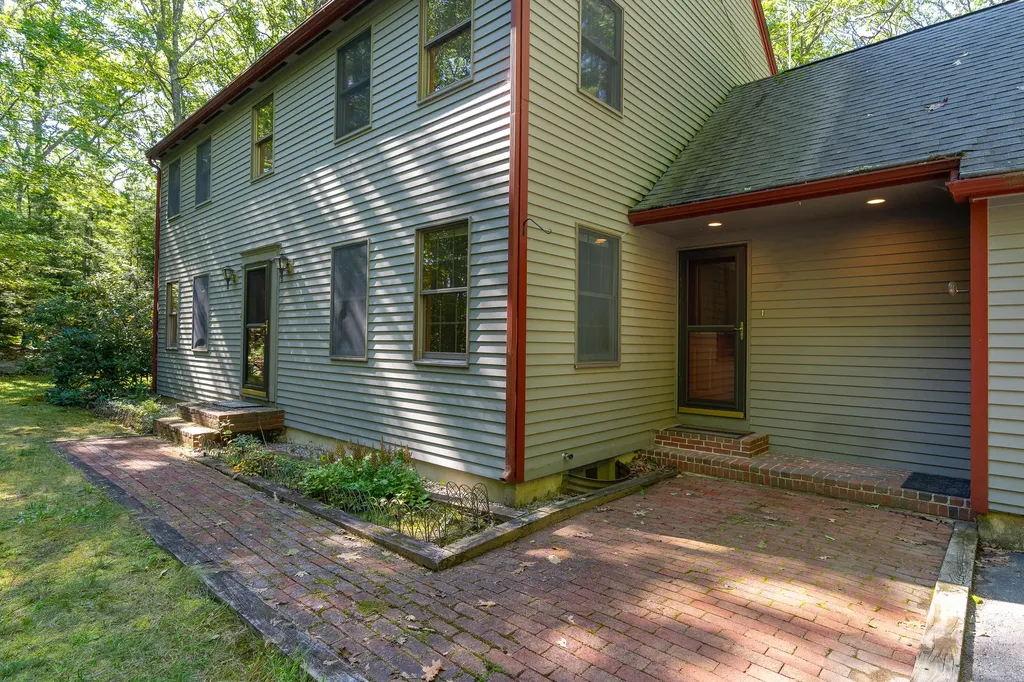 25 Oyster Creek Lane Nobleboro ME 04555