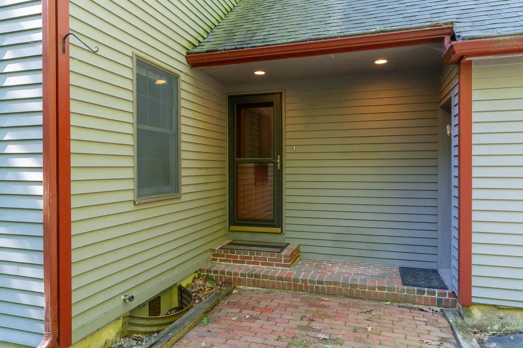 25 Oyster Creek Lane Nobleboro ME 04555
