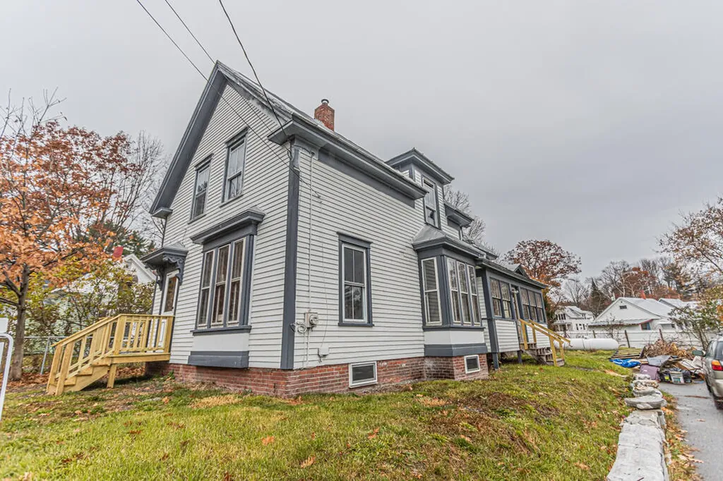 15 Summer Street Skowhegan ME 04976