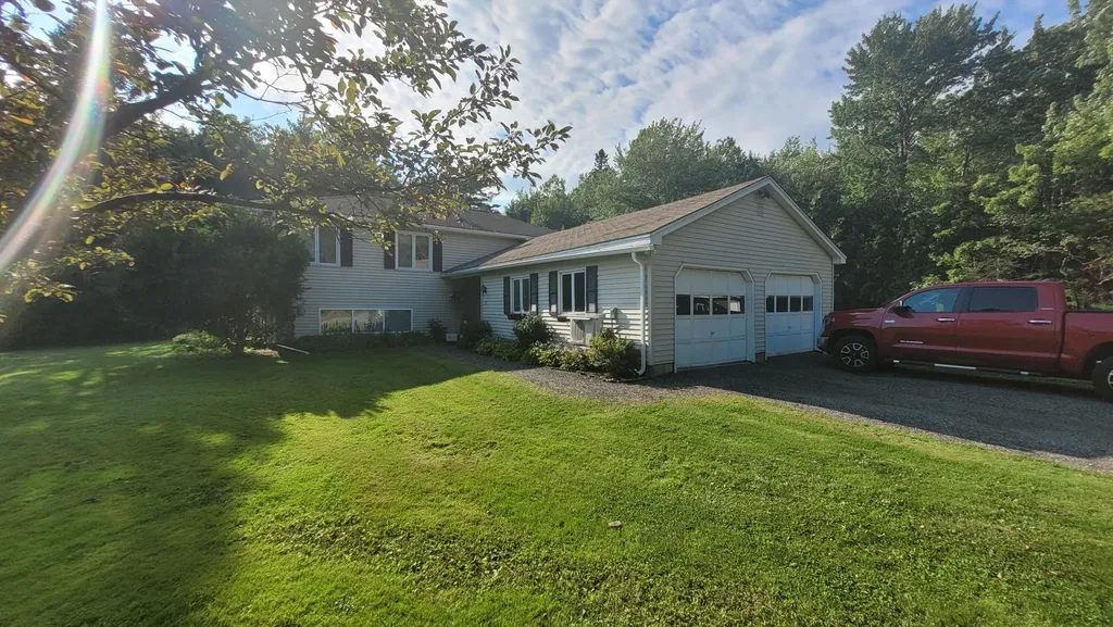 33 Youngs Lane Old Town ME 04468