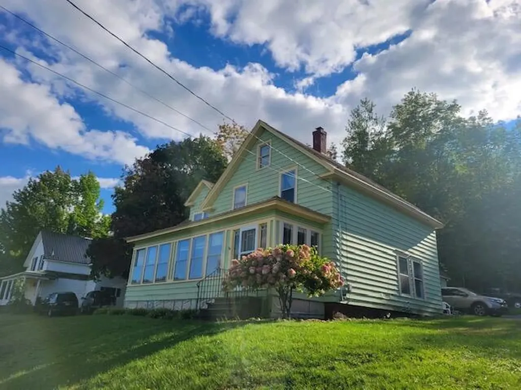 60 Grove Street Dexter ME 04930