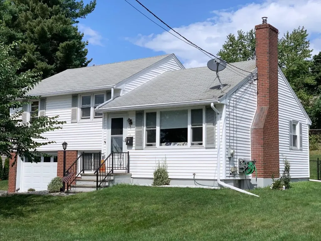 6 Scribner Circle Lewiston ME 04240