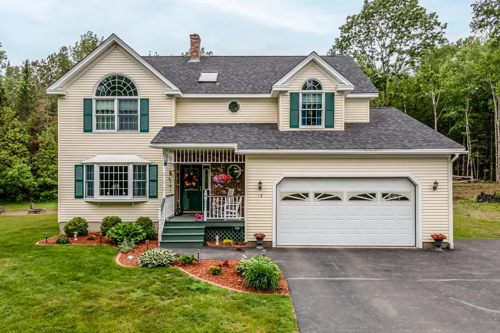 19 Meadowbrook Lane Eddington ME 04428