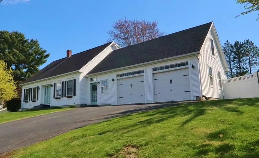 39 Northern Avenue Hampden ME 04444