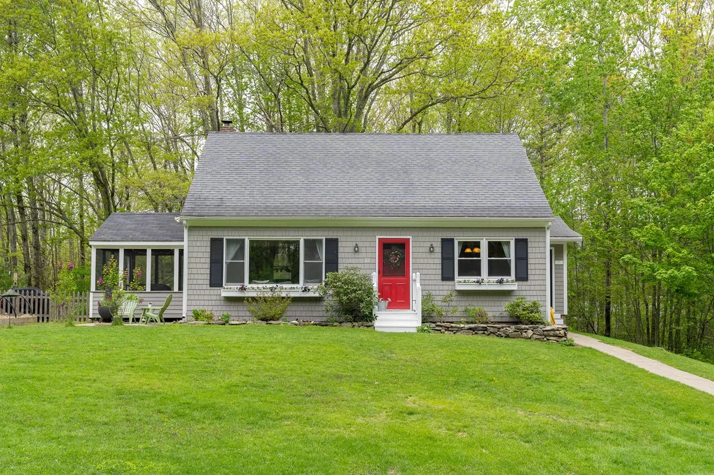 22 Oyster Creek Lane Nobleboro ME 04555