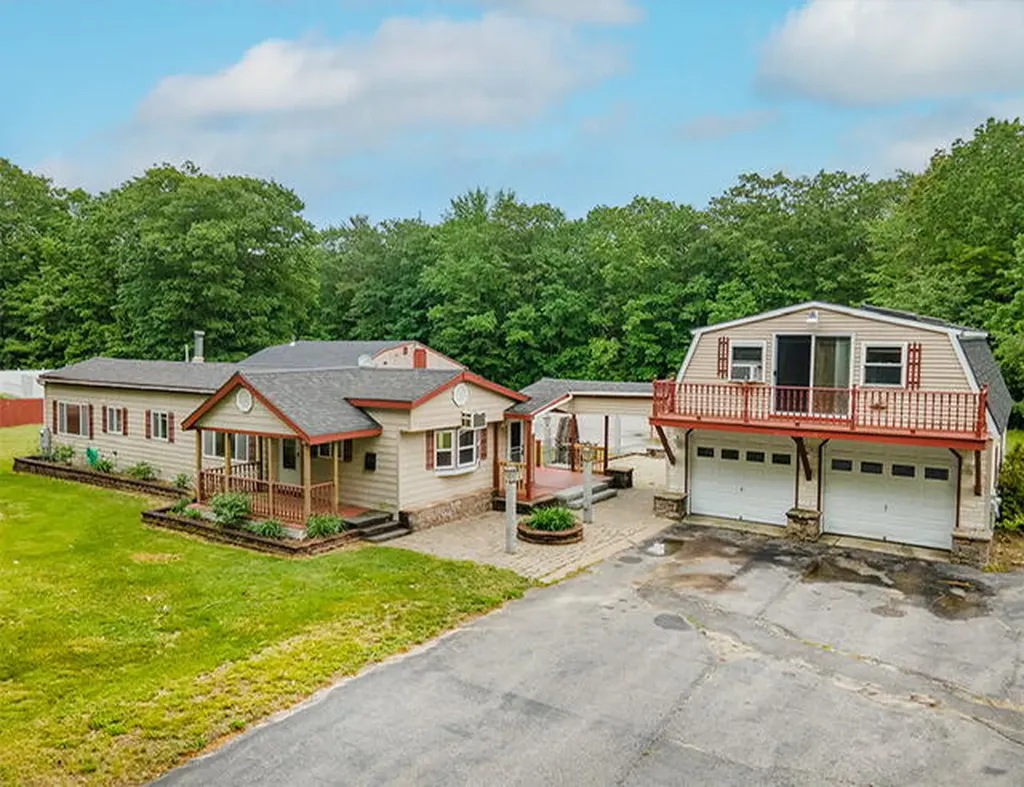 16 Tarbox Lane Buxton ME 04093