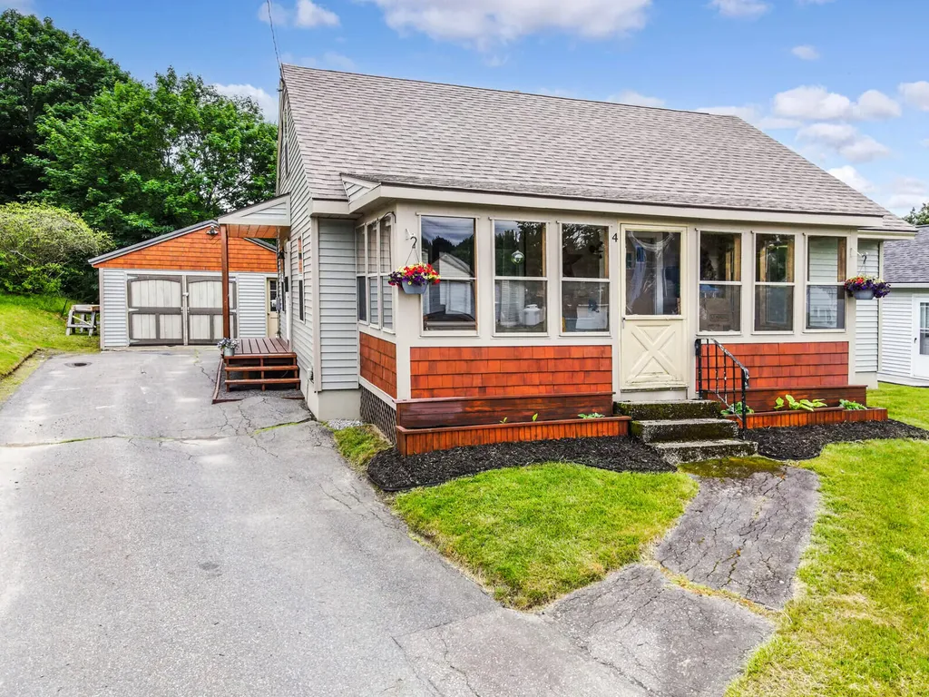 4 Cummings Avenue Augusta ME 04330