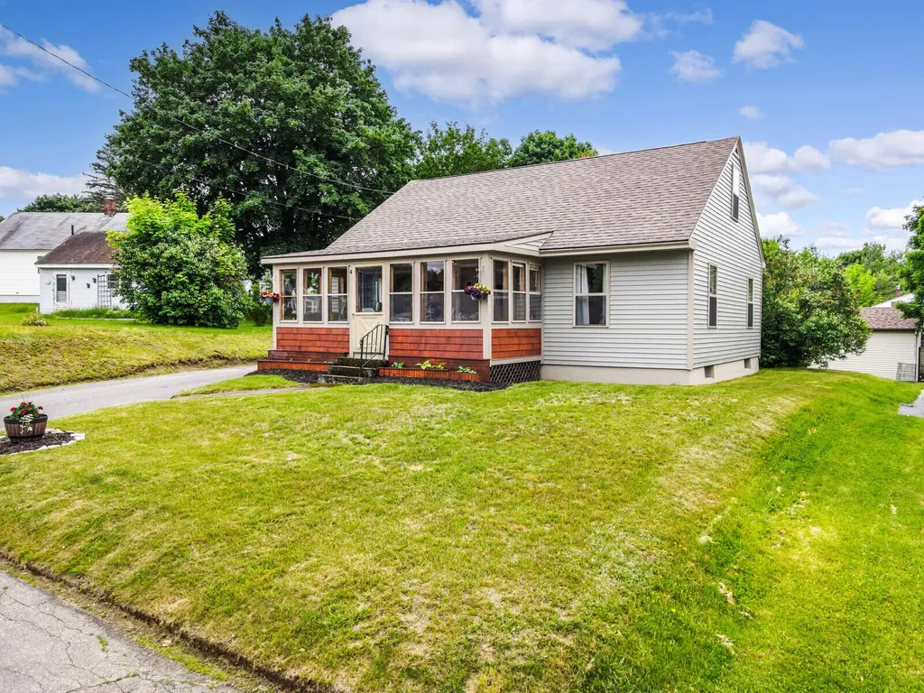 4 Cummings Avenue Augusta ME 04330