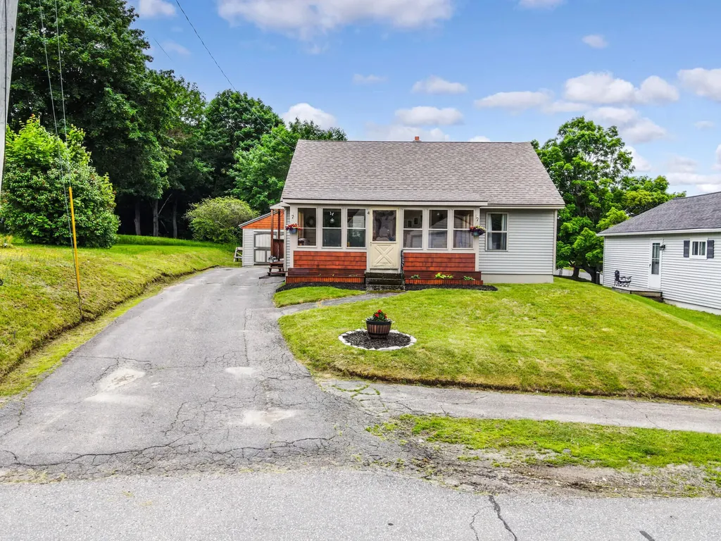 4 Cummings Avenue Augusta ME 04330