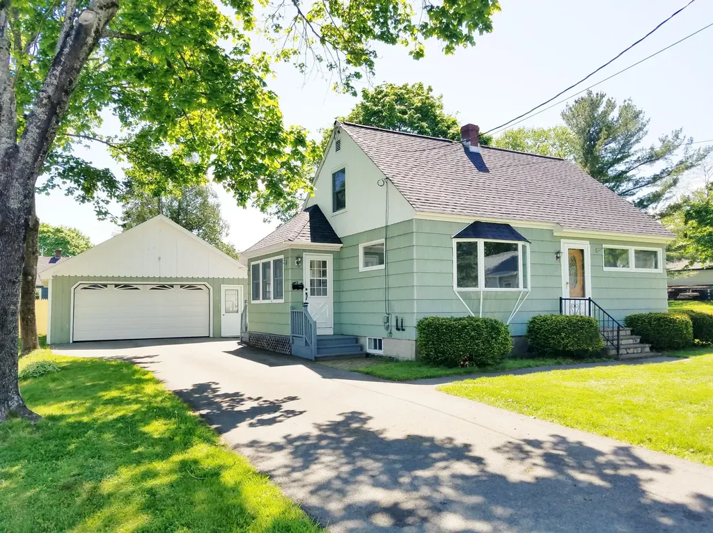 22 Vine Street Bangor ME 04401