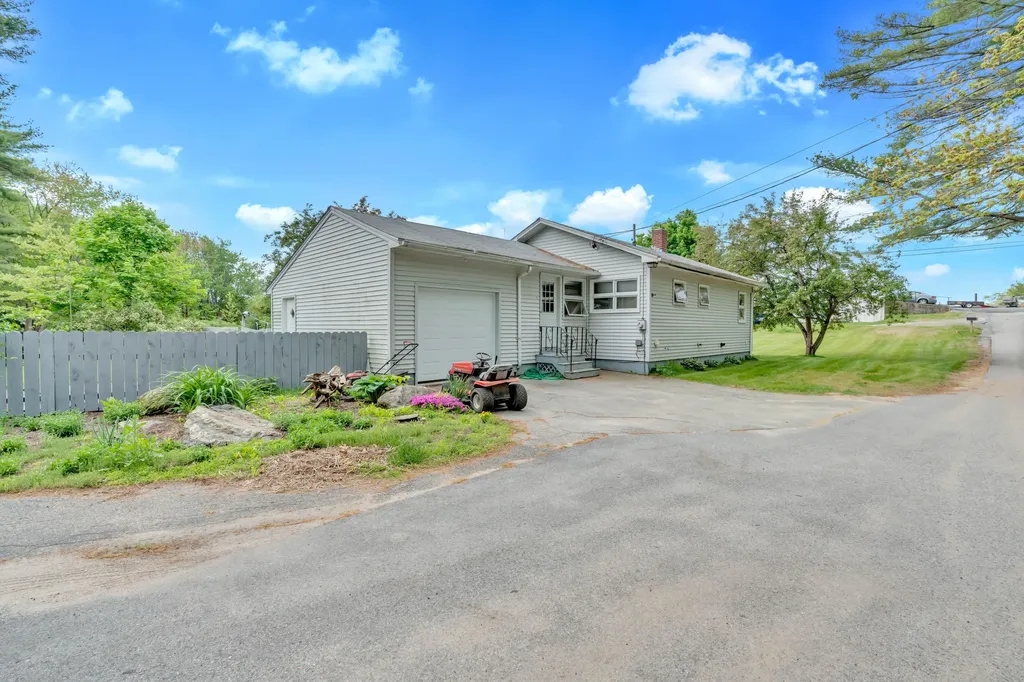 11 Burbank Lane Sanford ME 04073