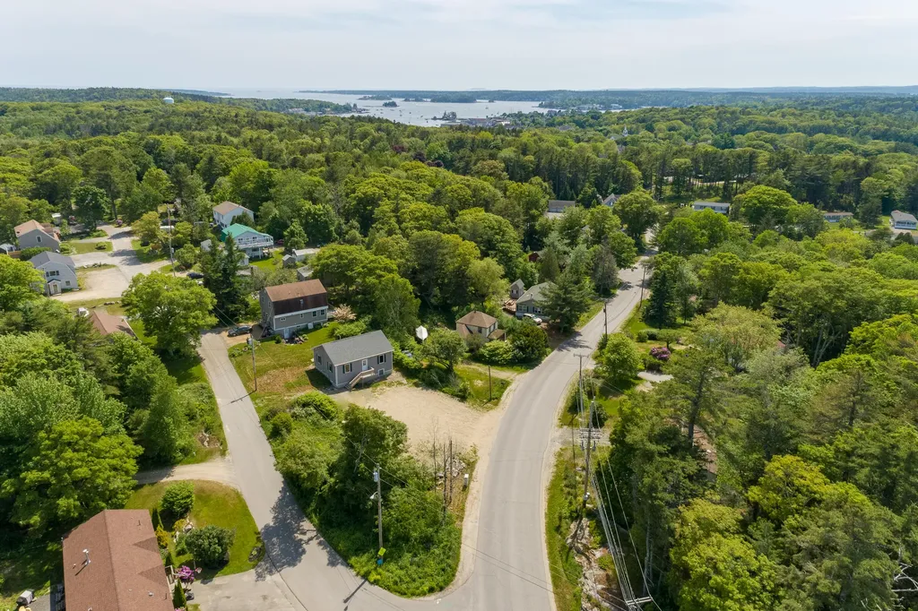 95 Eastern Avenue Boothbay Harbor ME 04538