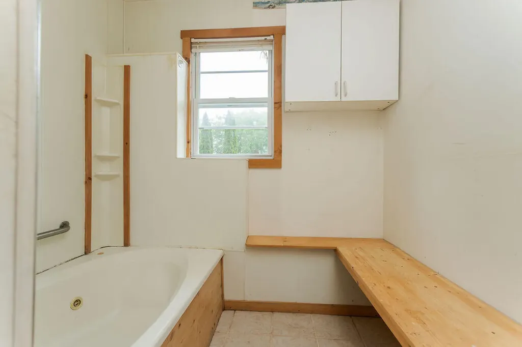 8 Woodland Avenue Saco ME 04072