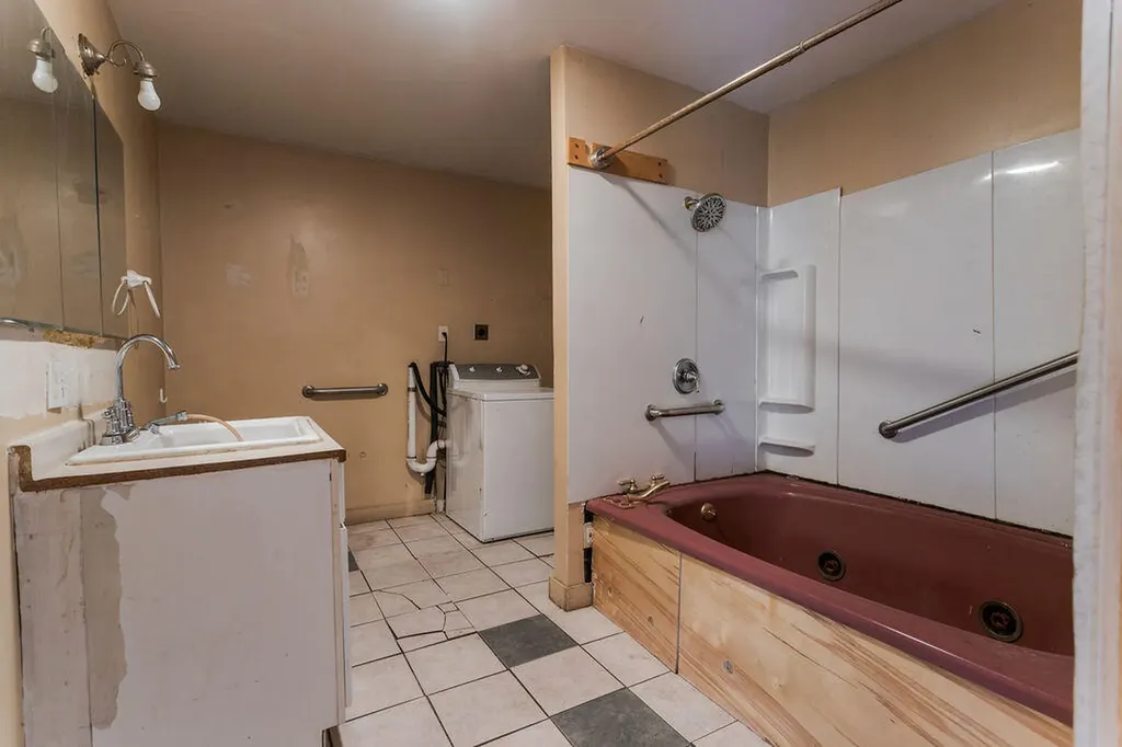 8 Woodland Avenue Saco ME 04072