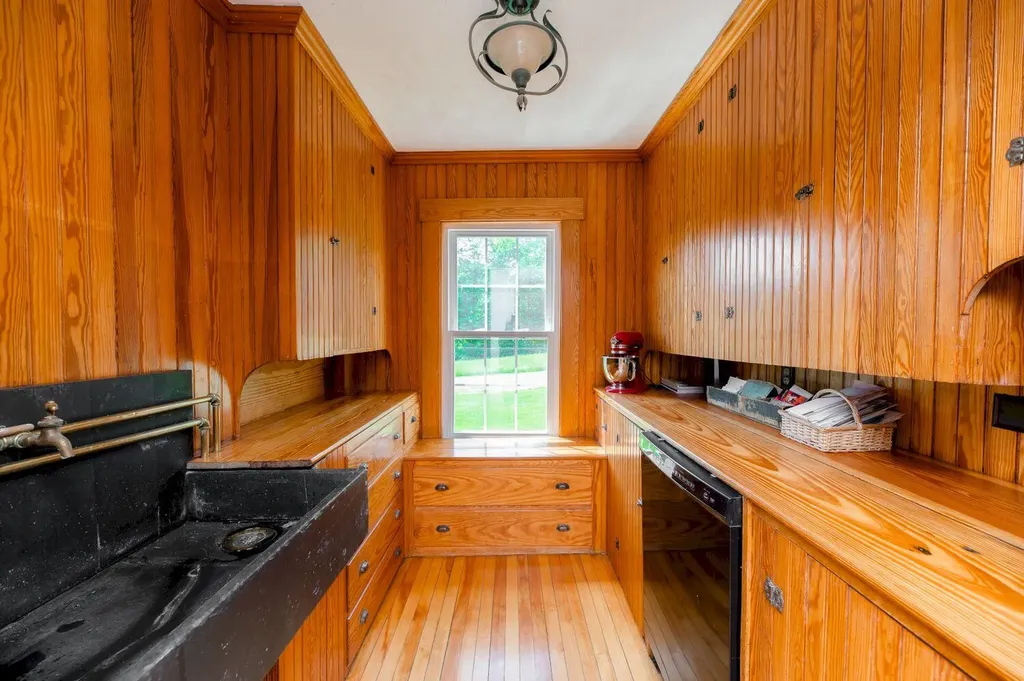 128 Pleasant Street Wilton ME 04294