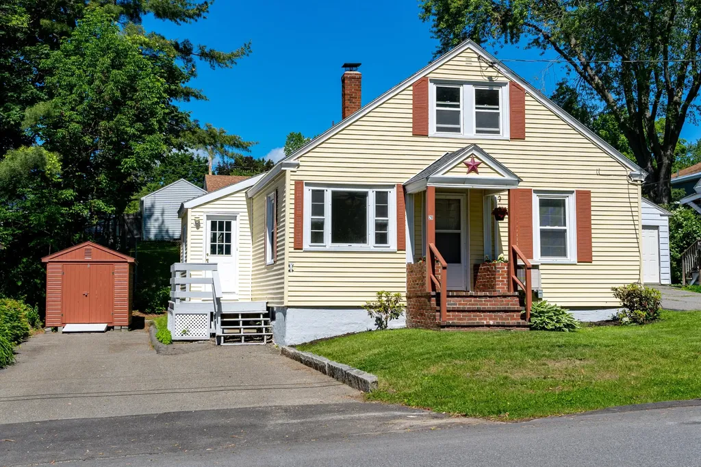 28 Hallowell Street Winslow ME 04901