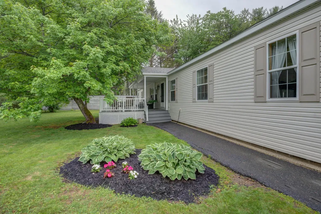 32 Young Avenue Brunswick ME 04011