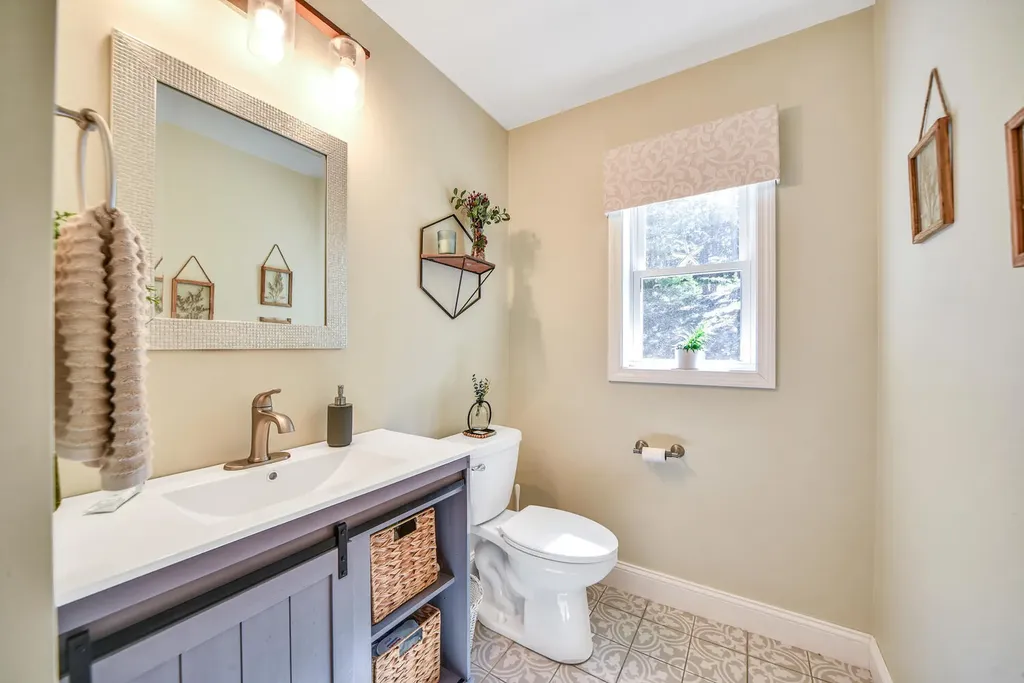 27 Marly Road West Gardiner ME 04345