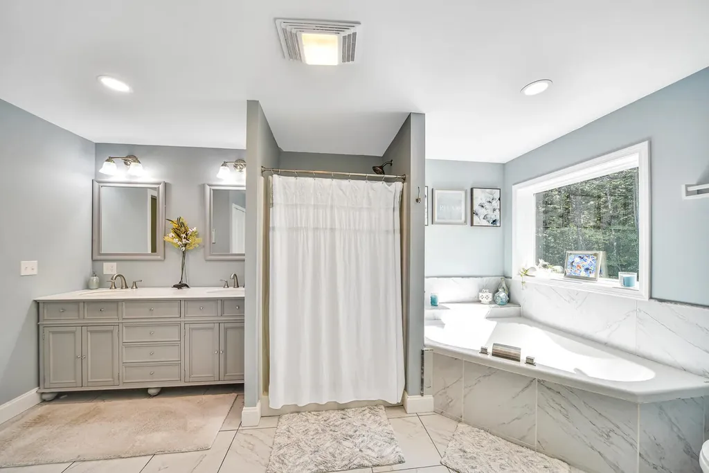 27 Marly Road West Gardiner ME 04345