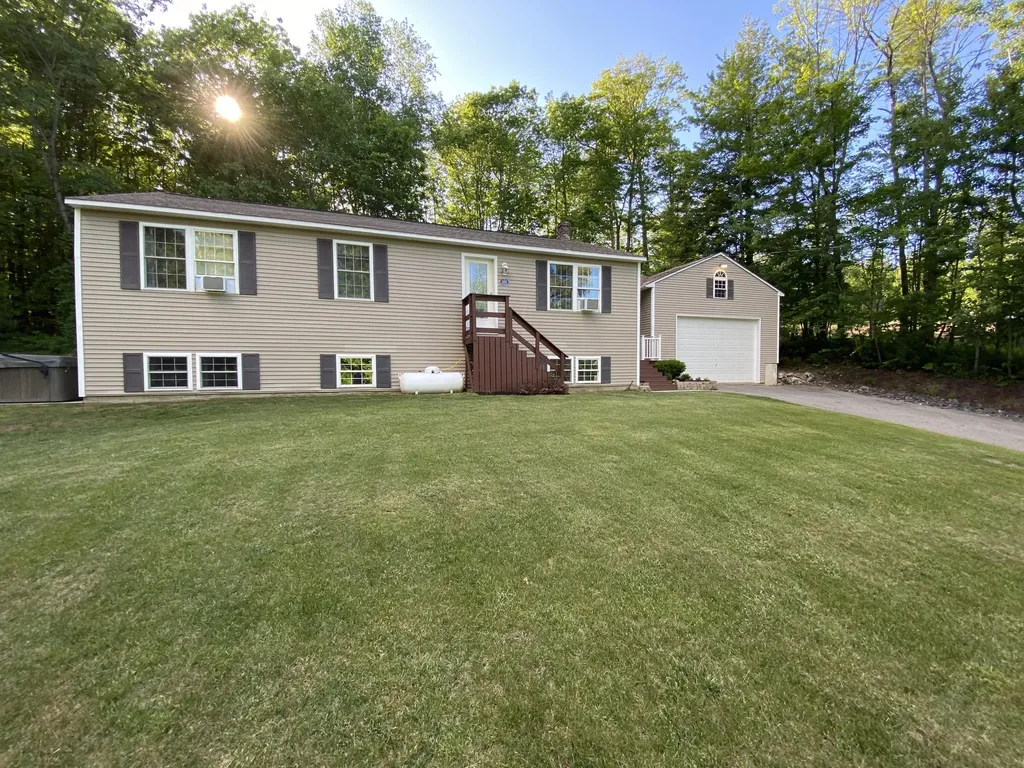 105 Autumn Lane Oakland ME 04963