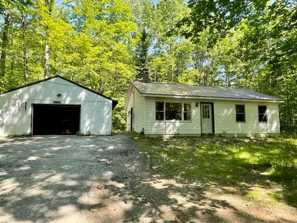 32 Kenney Road Leeds ME 04263