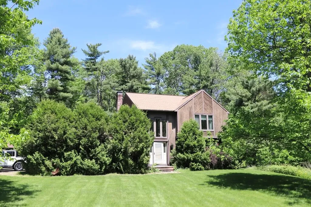 3 Surrey Lane Hampden ME 04444