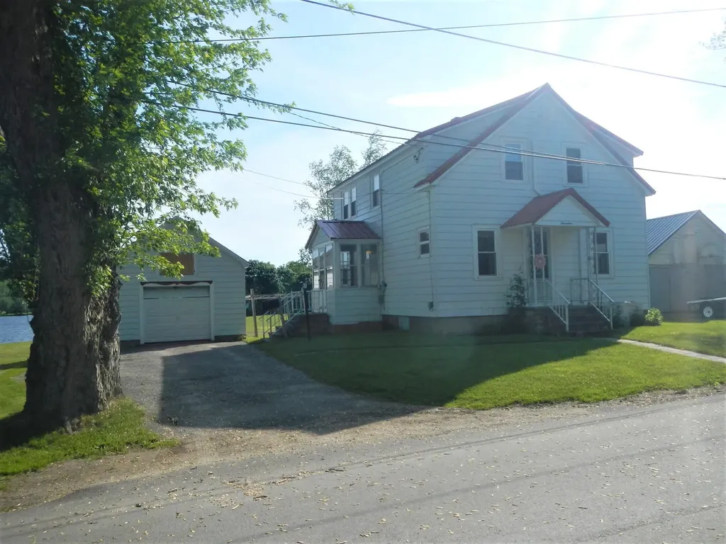 17 Wilson Street Lincoln ME 04457
