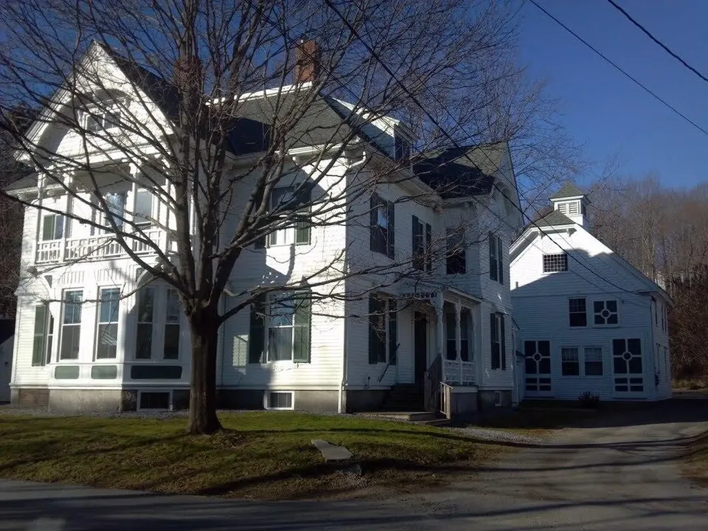 21 Summer Street Topsham ME 04086