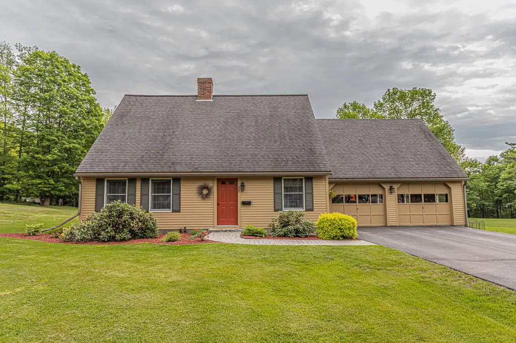 207 Middle Street Farmington ME 04938