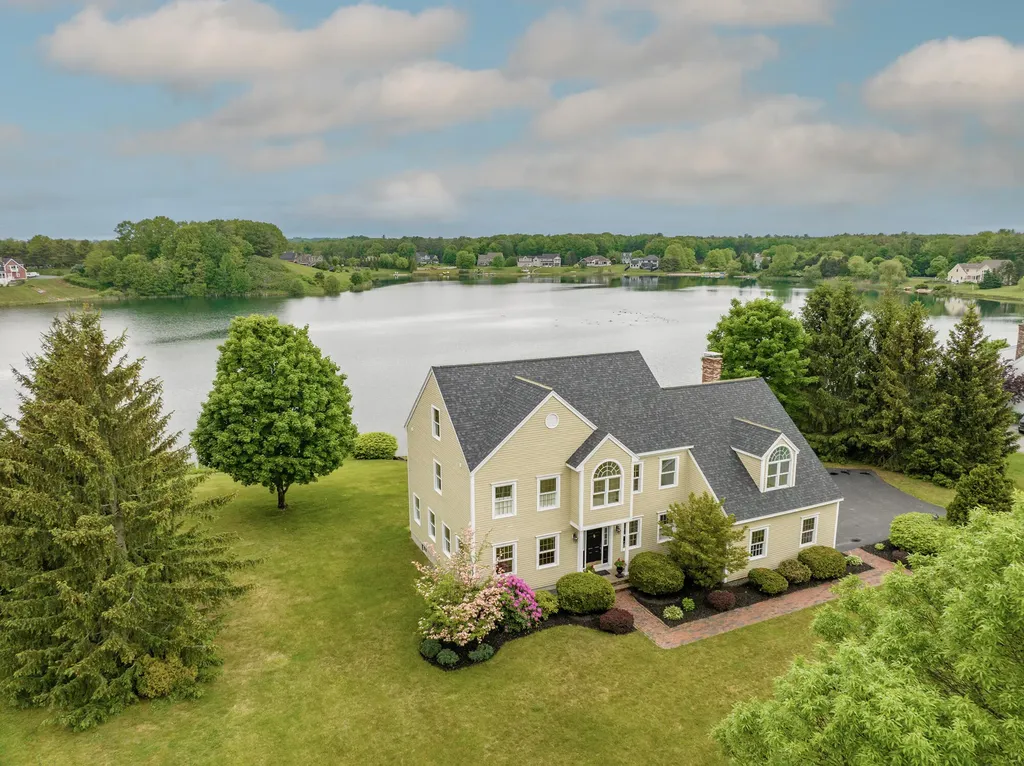 16 Clearwater Drive Scarborough ME 04074