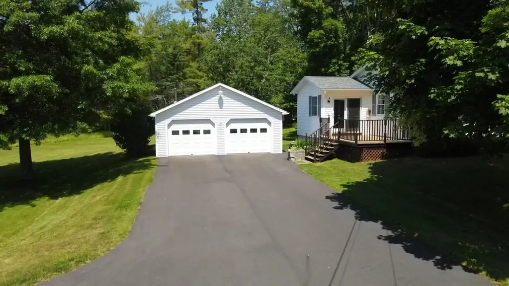 78 Billings Road Hermon ME 04401