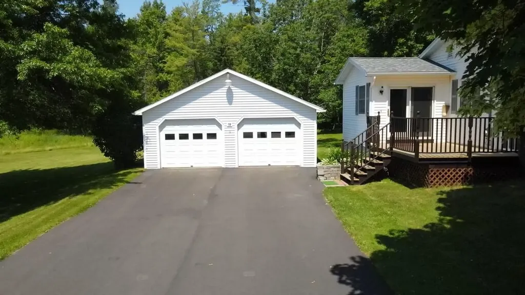 78 Billings Road Hermon ME 04401