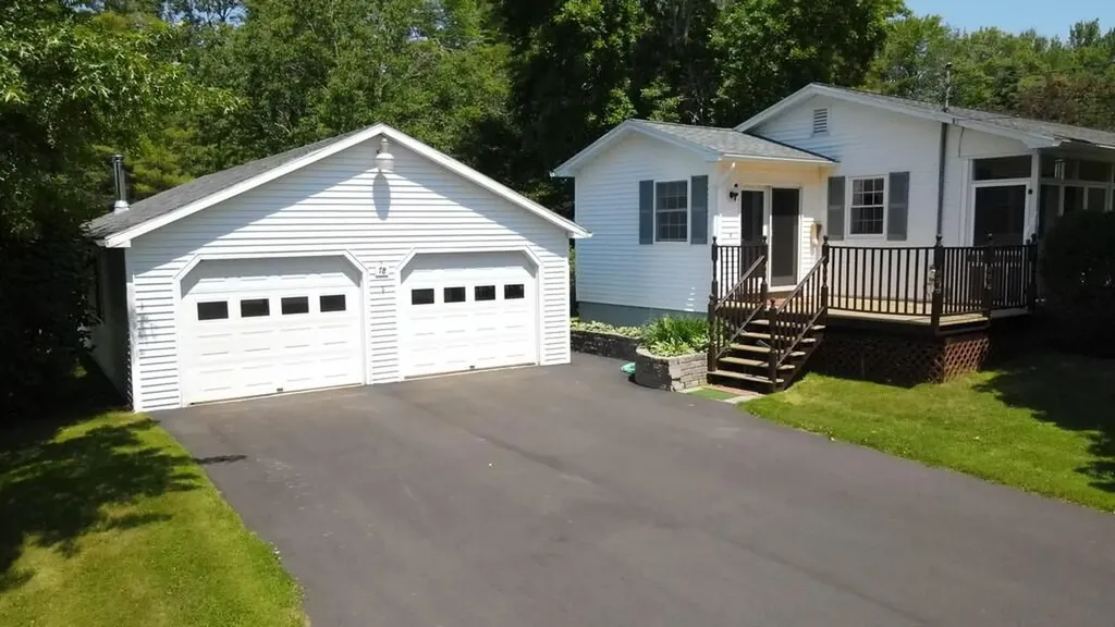 78 Billings Road Hermon ME 04401