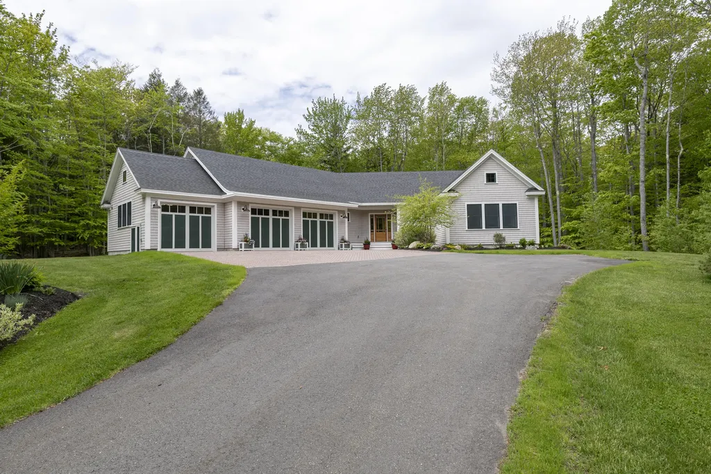 28 North Trail Brunswick ME 04011