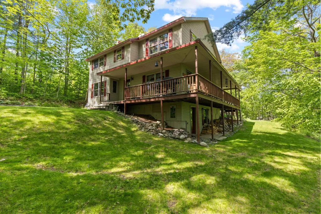 24 Penny Lane Liberty ME 04949