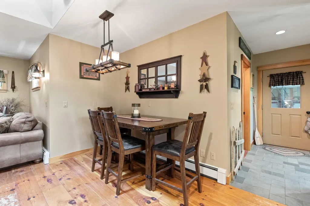 24 Penny Lane Liberty ME 04949