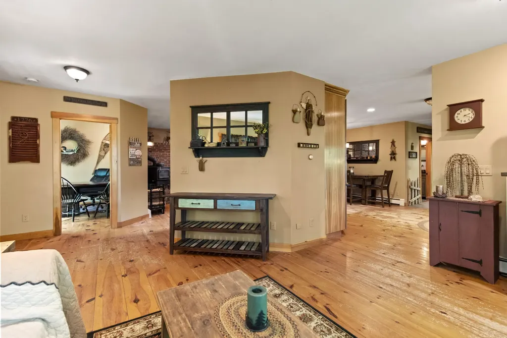 24 Penny Lane Liberty ME 04949