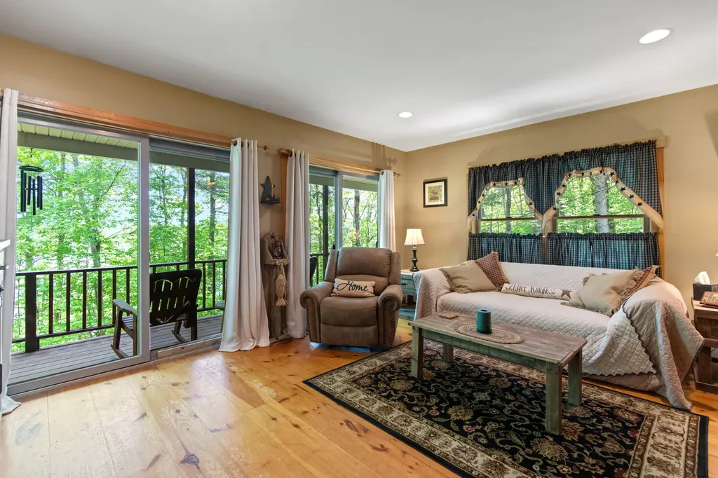 24 Penny Lane Liberty ME 04949