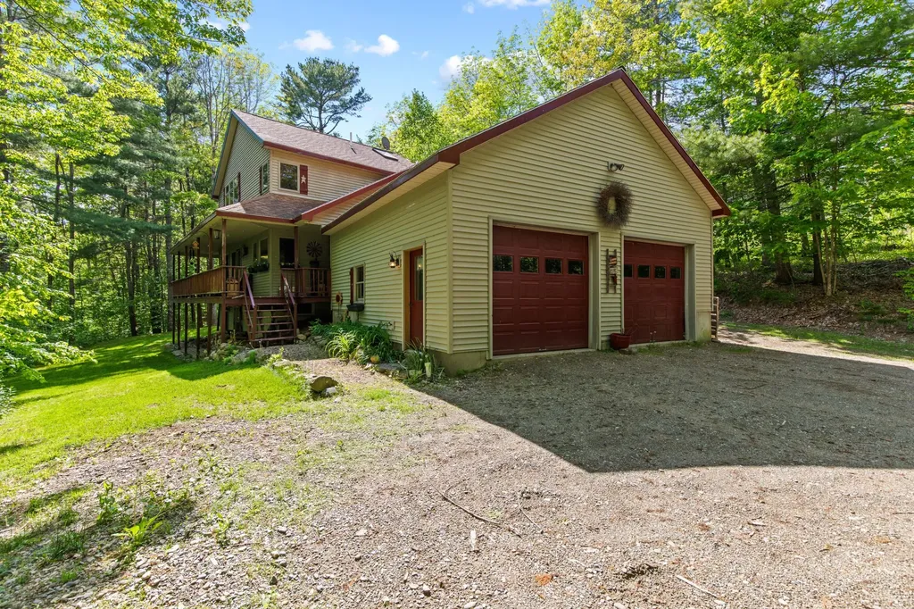 24 Penny Lane Liberty ME 04949