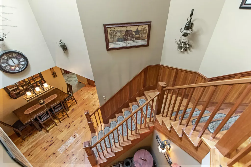 24 Penny Lane Liberty ME 04949