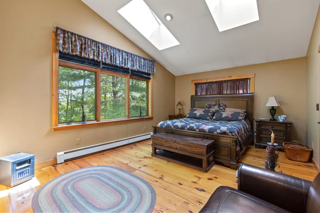 24 Penny Lane Liberty ME 04949