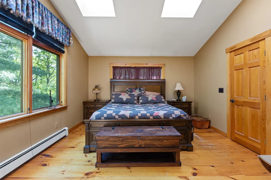 24 Penny Lane Liberty ME 04949