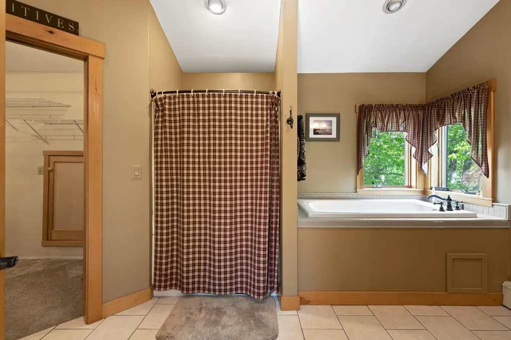 24 Penny Lane Liberty ME 04949